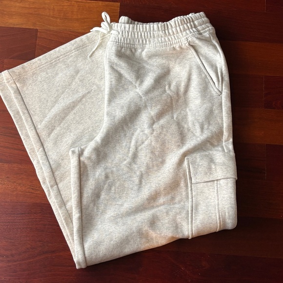 Athleta Easy Fleece Straight Heather Gray Cargo Wide Leg Pants - NWT - Picture 4 of 14